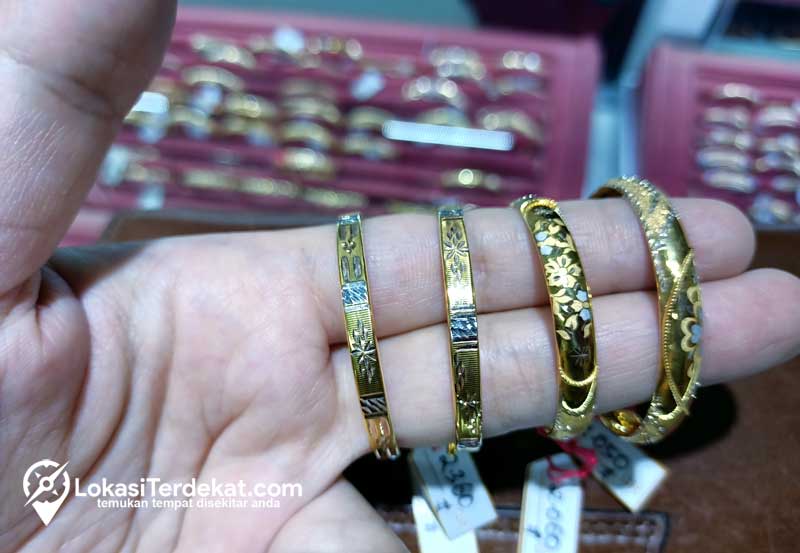 Toko Mas Podang: Jantung Perhiasan Emas di Pasar Gede